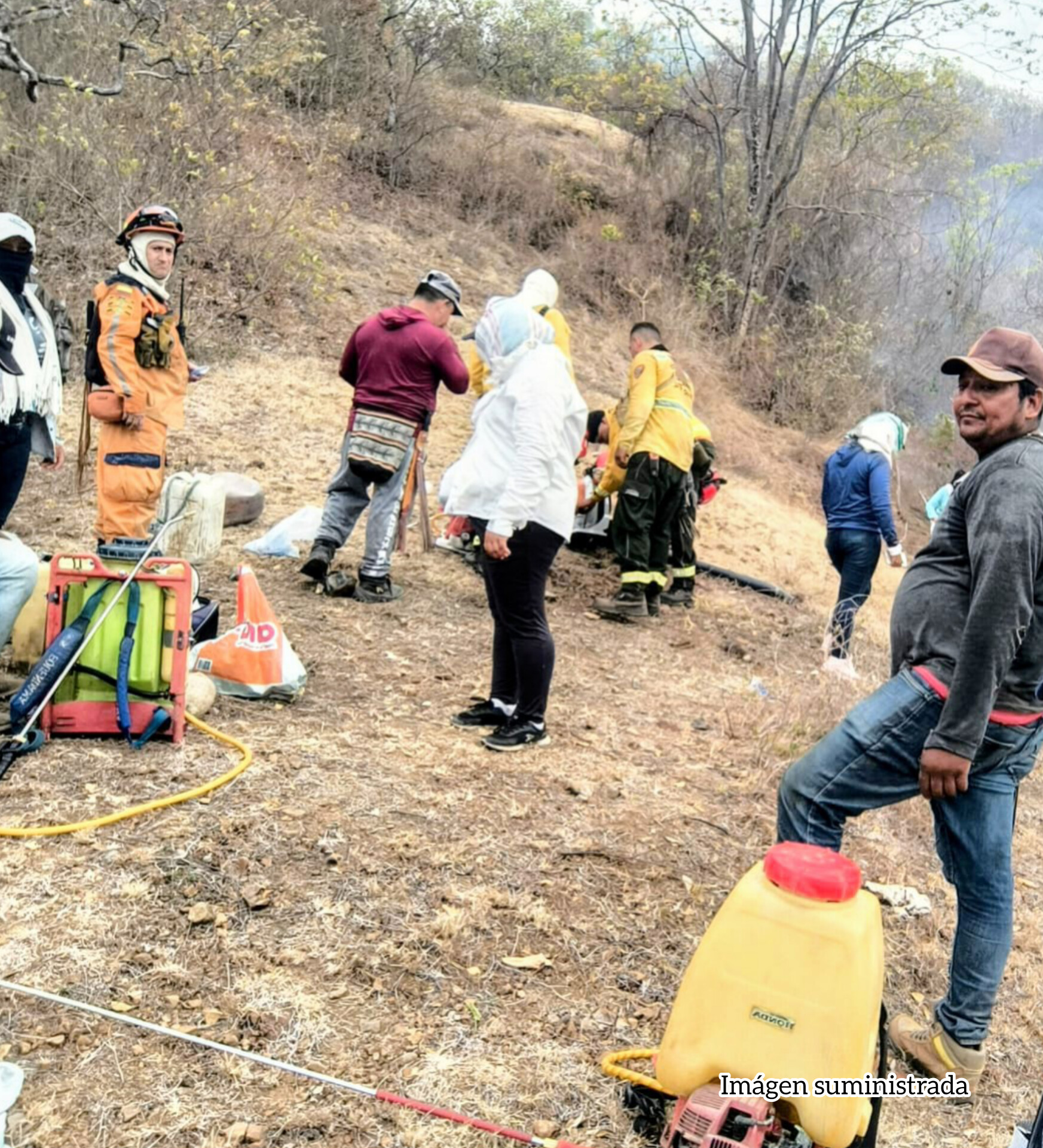 Grupo Bomberil Indígena de Natagaima pide apoyo urgente para continuar atendiendo incendio en Palma Alta