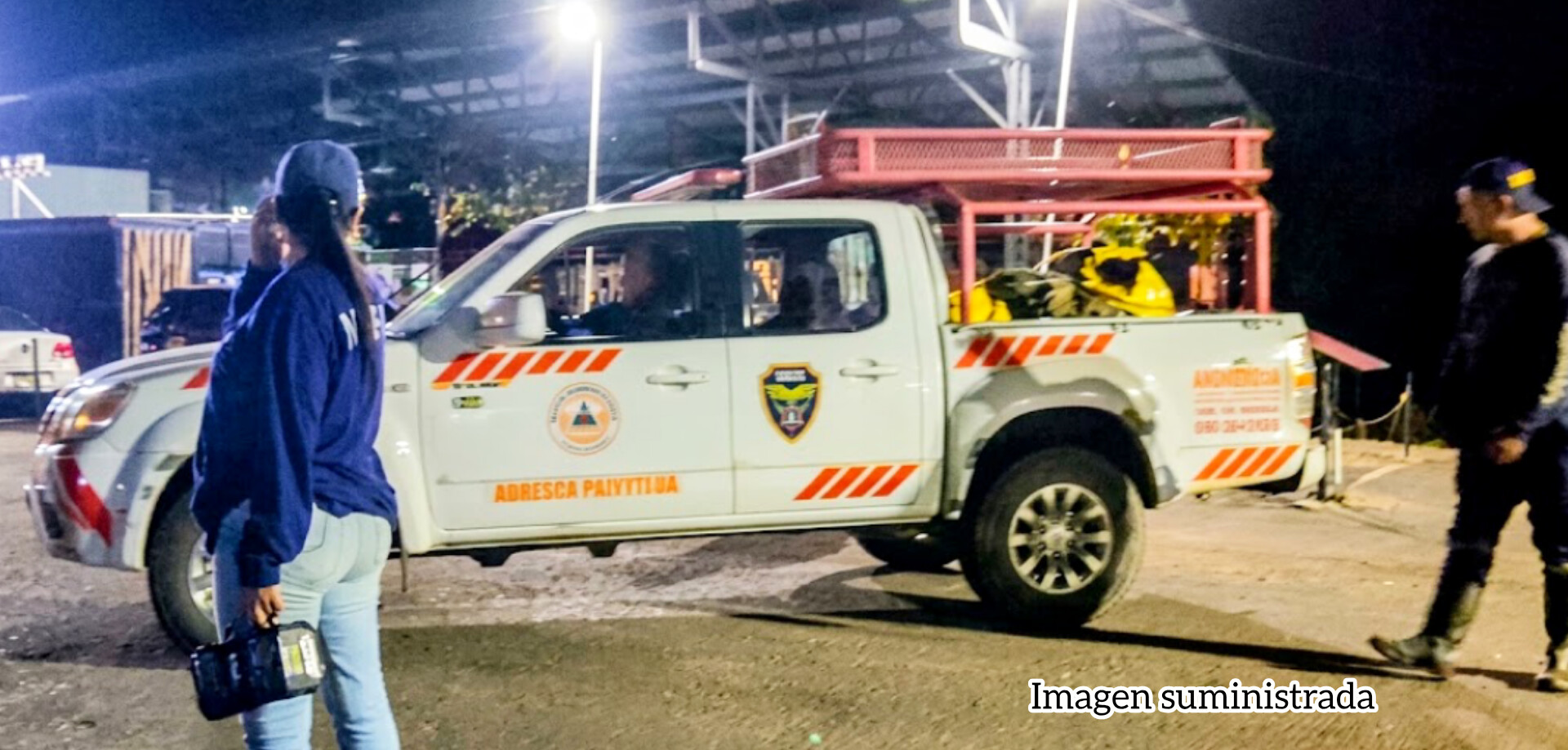 Bomberos y autoridades coordinan acciones para controlar incendio que avanza sobre el Cerro Corinto en Prado, Tolima